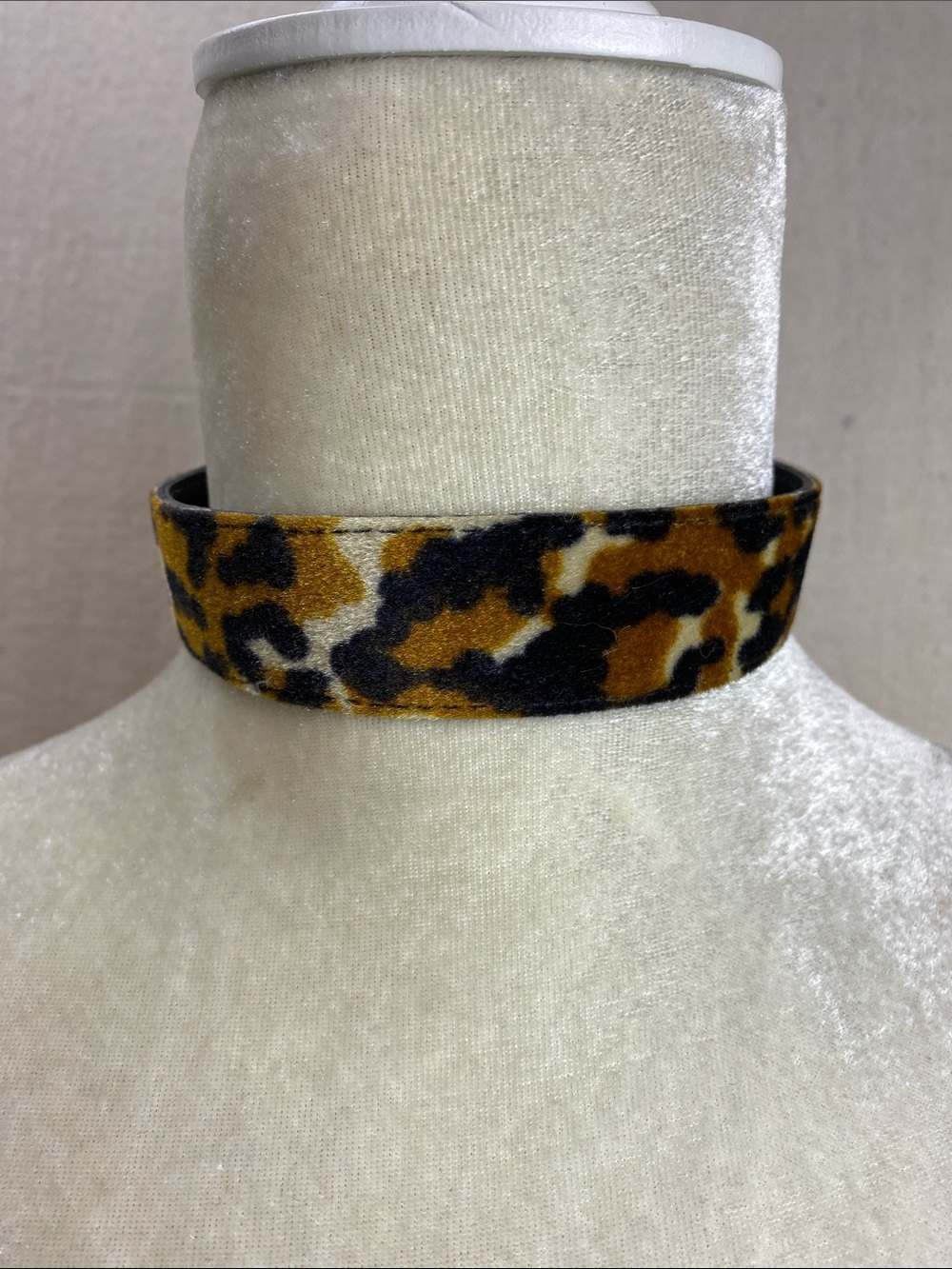 Leopard Print Velvet Choker Necklace - Brown